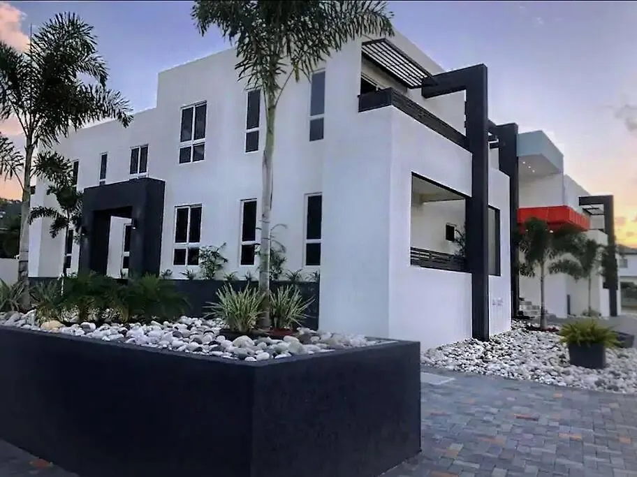 Palazzo Penthouse Suite Runaway Bay 0*,
